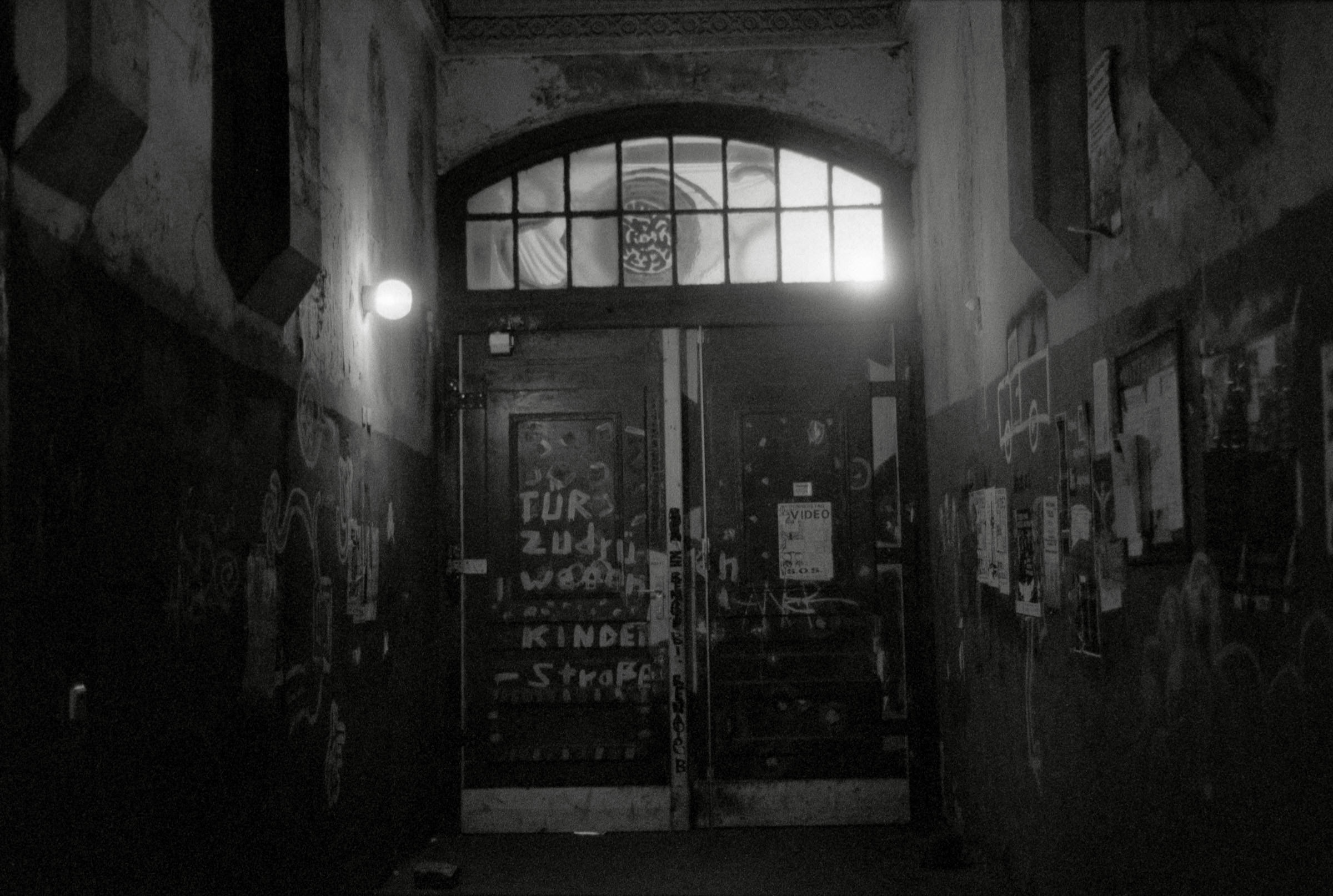 AHP F1993 03 004 sc240902 img03 NLP